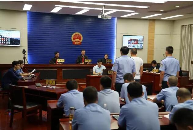 這時候仙桃市第一次應用視頻會議直播間系統(tǒng)向各大網站仿真模擬開庭審理
